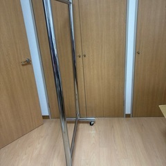 ハンガーラックの画像