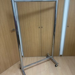 ハンガーラックの画像