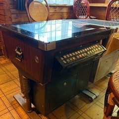 卓上ゲーム機台（レトロ）の画像