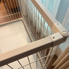 【美品】アイリスオーヤマ ウッディサークル PWSR-960V (小型犬用) ハイタイプ- 給水ボトル付きの画像