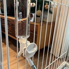 【美品】アイリスオーヤマ ウッディサークル PWSR-960V (小型犬用) ハイタイプ- 給水ボトル付きの画像