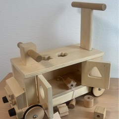 木の手押し車の画像