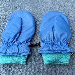 雪遊び！トミカ手袋の画像