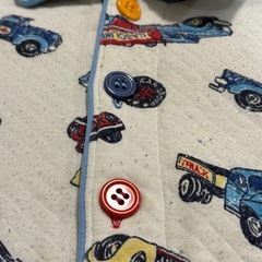 子供用パジャマ 車柄 サイズ100 ボタンの画像