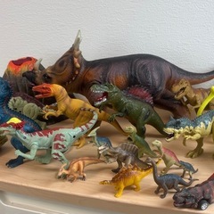恐竜フィギアの画像
