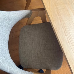 ダイニングテーブルと椅子の画像