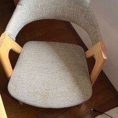 ダイニングテーブルと椅子の画像