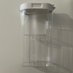 無印のアクリル浄水ポットの画像