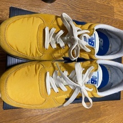 New Balance U220FG 27.5 イエロー　スニーカーの画像
