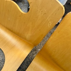 木の座椅子の画像