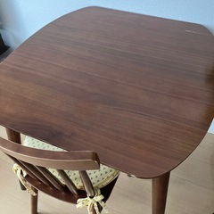 ダイニングテーブル　チェアの画像