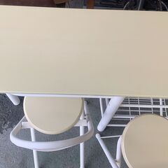 【リサイクルストアスターズ鹿大店】2カウンターテーブル　椅子2脚付きの画像
