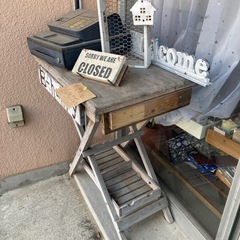 折りたたみテーブルの画像