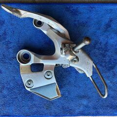 ◆ 2014年　MT-09 純正 フロントステップ 左右セットの画像