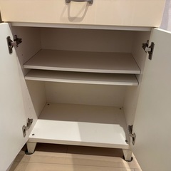 受け渡し調整中　食器棚の画像