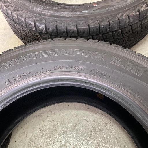  スタッドレスタイヤ 235/65R17
