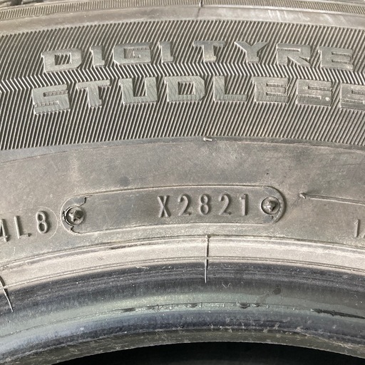  スタッドレスタイヤ 235/65R17
