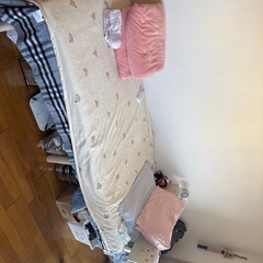 冷蔵庫、レンジ、シングルベッド、洗濯機の画像