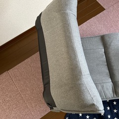 座椅子グレーの画像