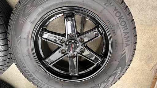 奈良発　ランドクルーザープラド　スタッドレスタイヤ265/65R17 YOKOHAMA ４本セット　ハイラックス