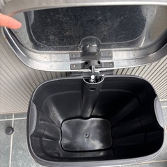 ゴミ箱ペダル式
の画像