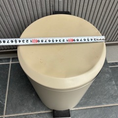 ゴミ箱ペダル式
の画像