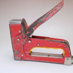 MAX マックス　ガンタッカ　TG-A　ハンドタッカ　ステープル（巾12mm 足長10mm）1箱＆使用途中品付属　ステープル長さ6～13mm対応　【非対面取引です】の画像