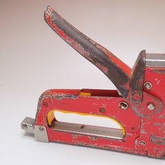 MAX マックス　ガンタッカ　TG-A　ハンドタッカ　ステープル（巾12mm 足長10mm）1箱＆使用途中品付属　ステープル長さ6～13mm対応　【非対面取引です】の画像