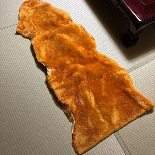 羊の毛皮　本革　ムートン　  ソファ　飾り