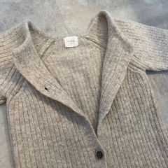 MONBEBE Mサイズ ベージュ　リブ編みニットロンパースの画像