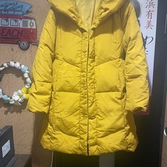 山吹色ロングコートの画像