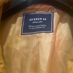 山吹色ロングコートの画像