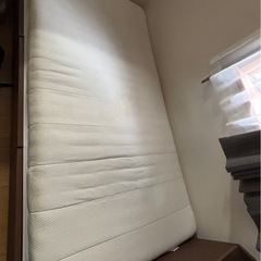 収納、コンセント付きベッドの画像