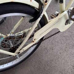 ★店頭にて試乗可★ J3334　【リユースのサカイ柏店】　折りたたみ自転車　荷台付き　　ホワイト　20インチ　　簡易クリーニング済　 中古自転車 　流山市 中古自転車 松戸市 中古自転車 我孫子市 中古自転車 船橋市 中古自転車 守谷市 中古自転車 取手市 中古自転車　の画像