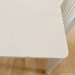 ダイニングテーブルと椅子3脚セットの画像