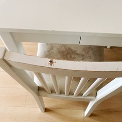 ダイニングテーブルと椅子3脚セットの画像