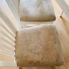 ダイニングテーブルと椅子3脚セットの画像