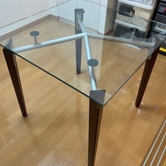adcore ガラステーブル四角の画像