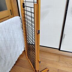 世田谷区近辺配送可能　ワンモード ペットゲート 伸縮 高さ 50cm 幅約107～196cm 置くだけ 木製 JPG-105 (ブラウン/ブラック)の画像