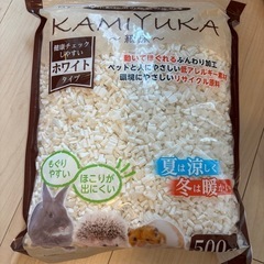 【単品OK】ハムスター床材とおもちゃの画像