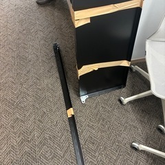 L字テーブル、3段ラック、ホワイトボードの画像