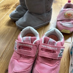 14〜15cm女の子用靴・長靴・ブーツ6足セット　アンパンマン・ニューバランスなどの画像