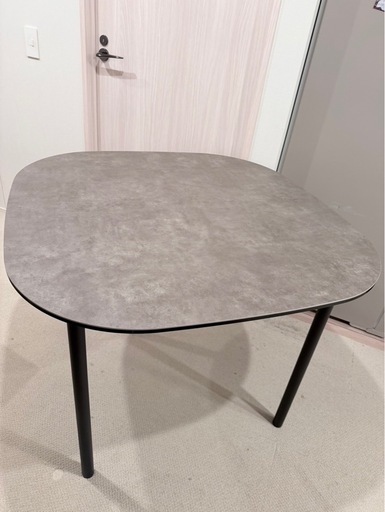 美品　moda en casa MEWS table ミューズテーブル　セラミックグレー
