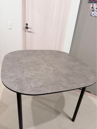美品　moda en casa MEWS table ミューズテーブル　セラミックグレー