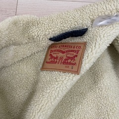 ブランド女性服、帽子、リュックの画像