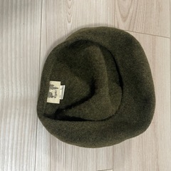 ブランド女性服、帽子、リュックの画像