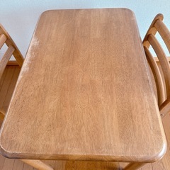 ダイニングテーブルの画像