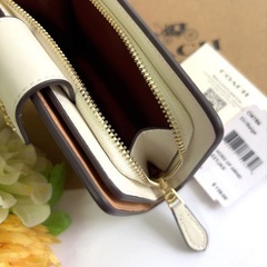 COACH ライトカーキ ホワイト シグネチャー 二つ折財布 『未使用』の画像