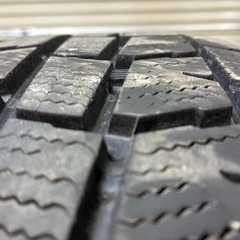 215/60R17 ダンロップ wm01  スタッドレスタイヤ　の画像