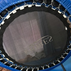 トランポリンとマットの画像